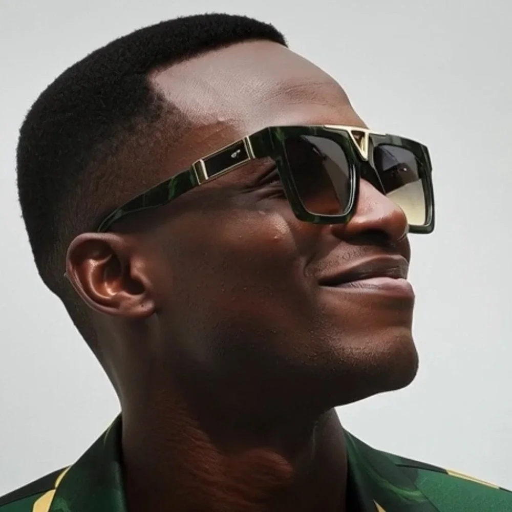 Square Frame Sunglasses V Detail Green Frame Gradient Lens Fashion Shades Lentes
